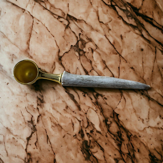 Nature's Elegance: 24kt Gold-Plated Deer Antler Coffee Scoop - A Luxurious Measure for Your Perfect Brew!